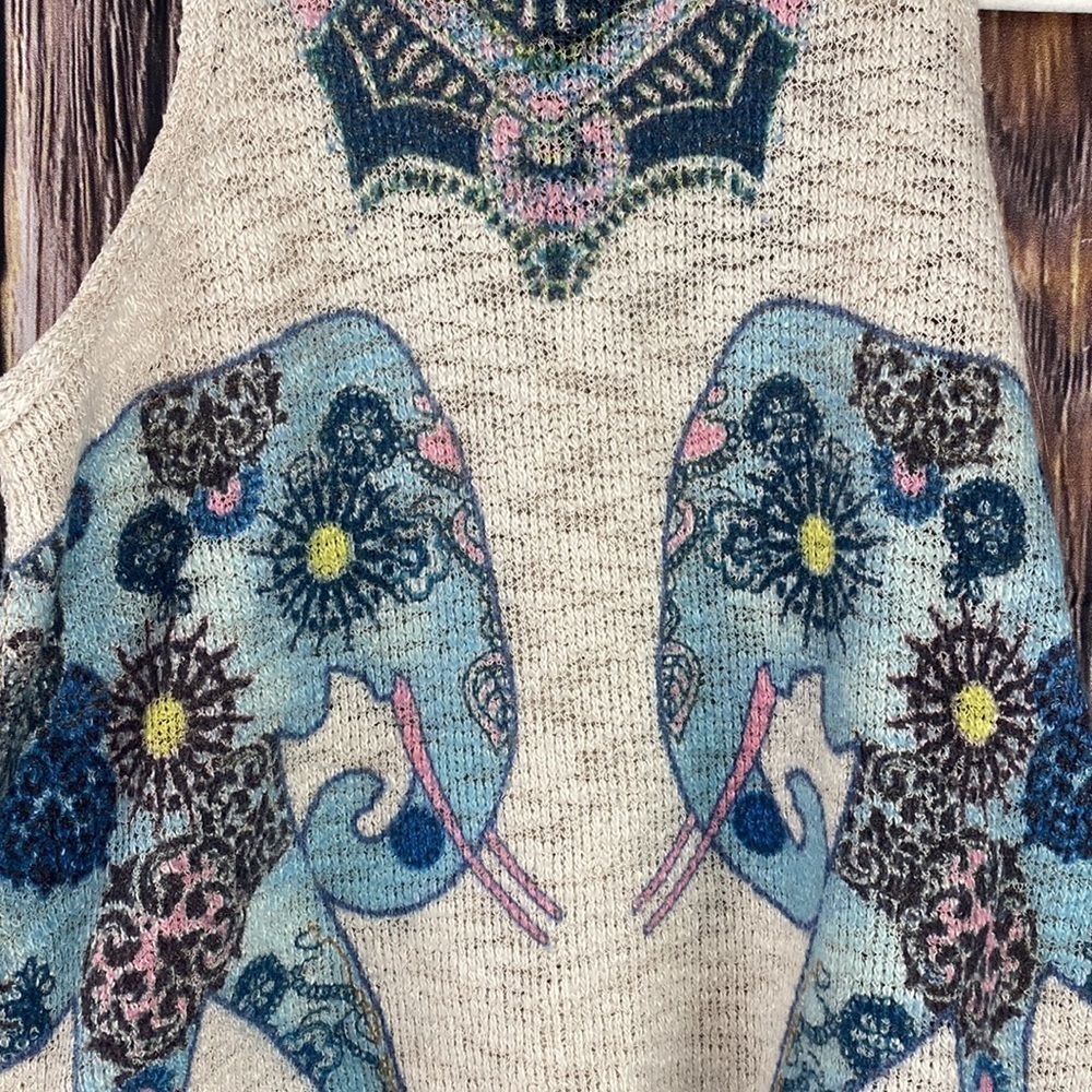 Elephant Print Top - Picture 3 of 13